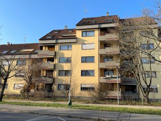 Gepflegte 3-Zimmer-Wohnung mit EBK und 2 Balkonen in zentraler Lage