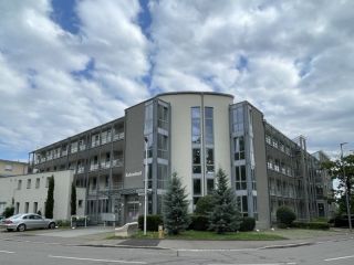 Kapitalanlage! Seniorenresidenz Erlenhof - 2-Zimmer-Wohnung für 2 Personen mit EBK und Balkon